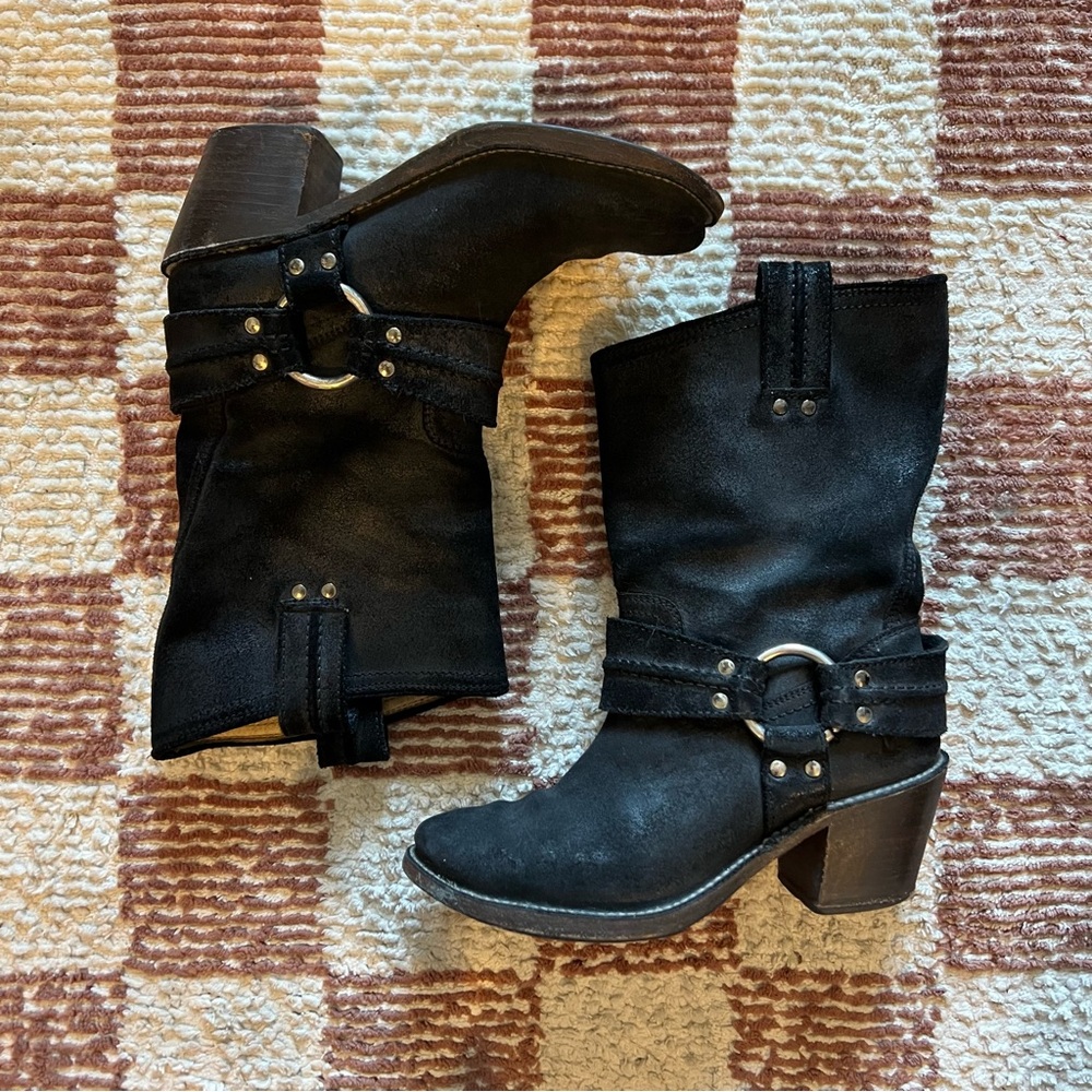 Frye Genuine Suede Leather Black Silver Heeled Harness Ankle Moto Boots Western - Picture 2 of 6